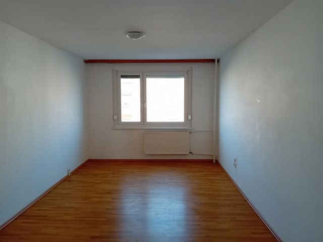 Eladó panellakás, Győrött 43.9 M Ft, 2+1 szobás