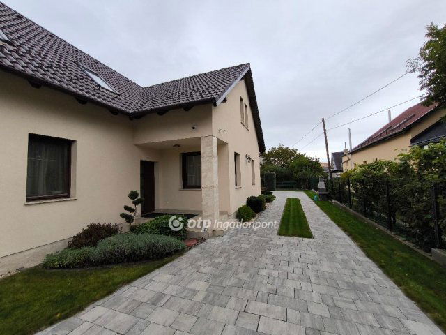 Eladó családi ház, Solymáron 281 M Ft, 6 szobás