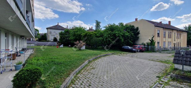 Eladó téglalakás, Győrött 69.5 M Ft, 4 szobás