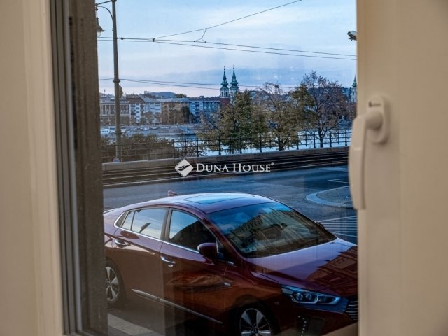 Eladó téglalakás, Budapesten, V. kerületben 98 M Ft, 3 szobás