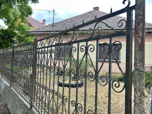 Eladó családi ház, Bugyin, Ürbői úton 110 M Ft, 2 szobás