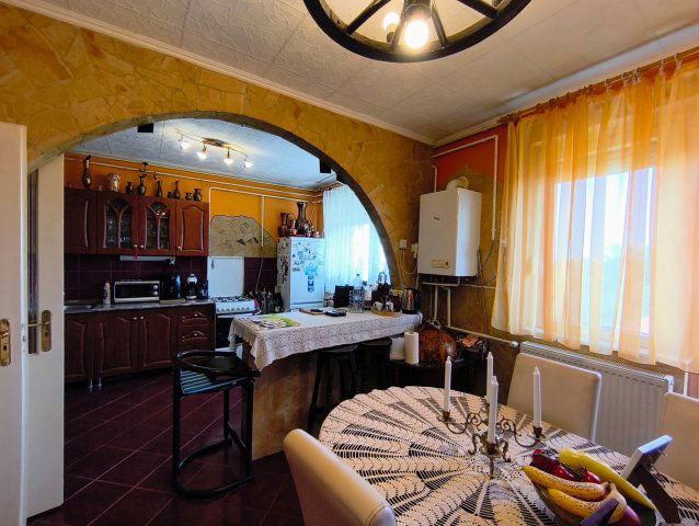 Eladó téglalakás, Füzesgyarmaton 36.4 M Ft, 5 szobás