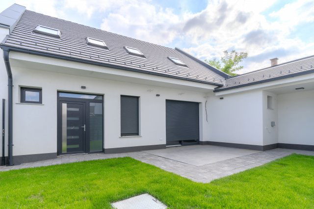 Eladó családi ház, Baján 98.6 M Ft, 4+1 szobás