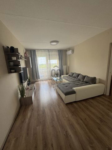 Eladó panellakás, Debrecenben 61.5 M Ft, 3 szobás