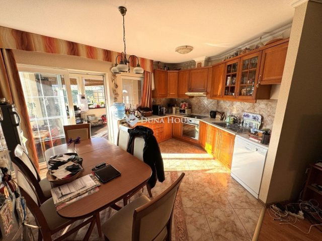 Eladó családi ház, Esztergomban 115 M Ft, 4 szobás