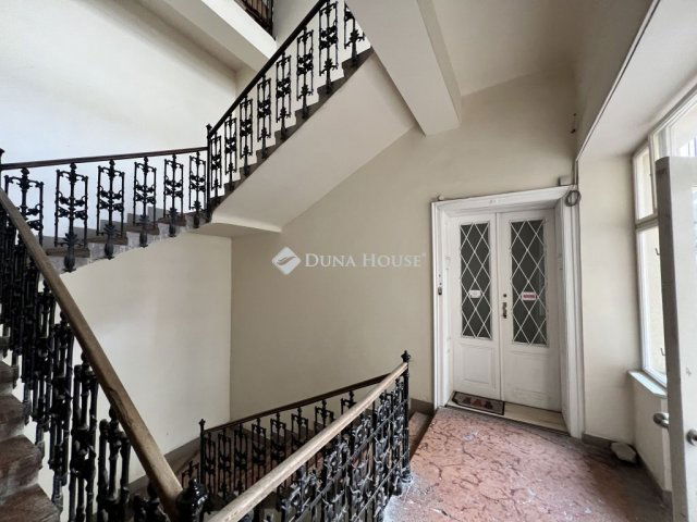 Eladó téglalakás, Budapesten, VI. kerületben 120 M Ft, 3 szobás