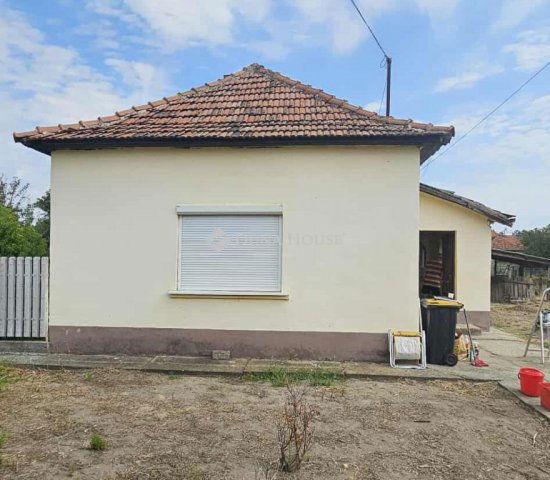 Eladó családi ház, Bugacon 15 M Ft, 2 szobás