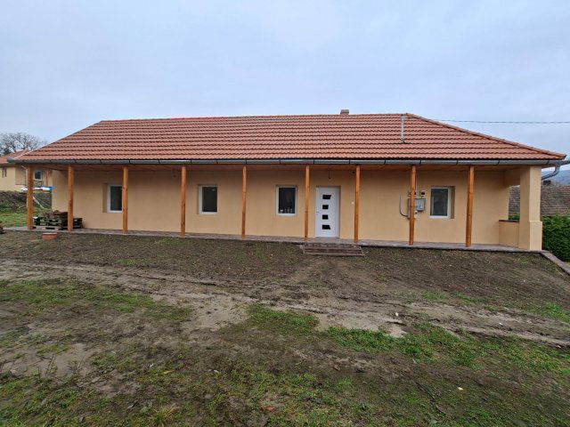 Eladó családi ház, Füzérradványon 47 M Ft, 2 szobás