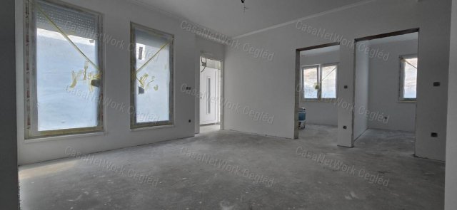 Eladó ikerház, Cegléden 60 M Ft, 4 szobás / költözzbe.hu