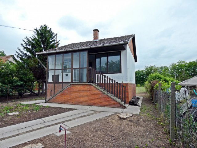 Eladó családi ház, Szatymazon 26.7 M Ft, 3 szobás
