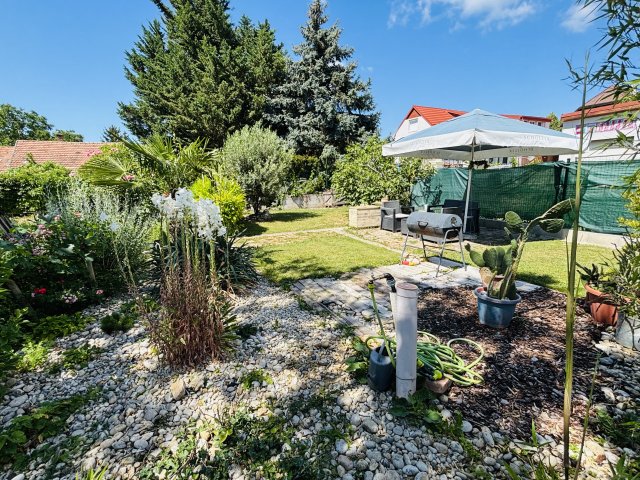 Eladó családi ház, Balatonfüreden 89.9 M Ft, 4 szobás