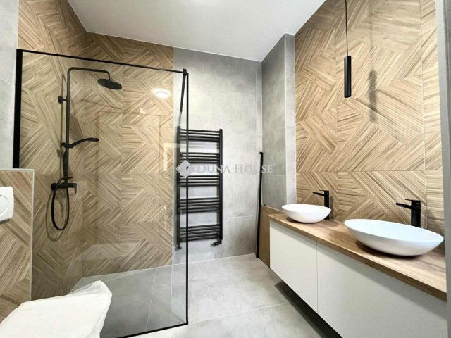 Eladó téglalakás, Pécsett 65.9 M Ft, 3 szobás