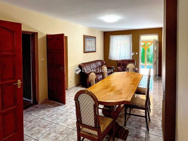 Eladó ikerház, Siófokon 95 M Ft, 6 szobás / költözzbe.hu