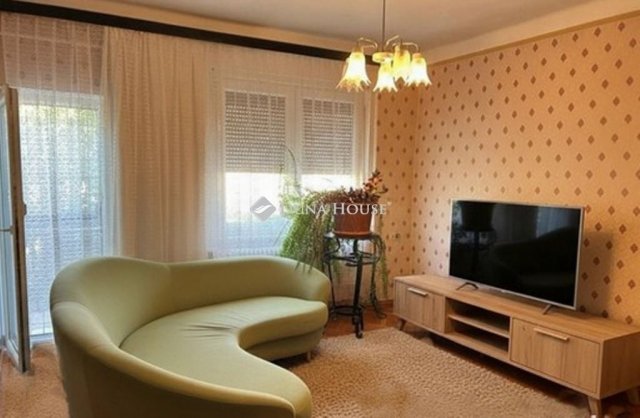 Eladó családi ház, Vácon 99 M Ft, 5 szobás