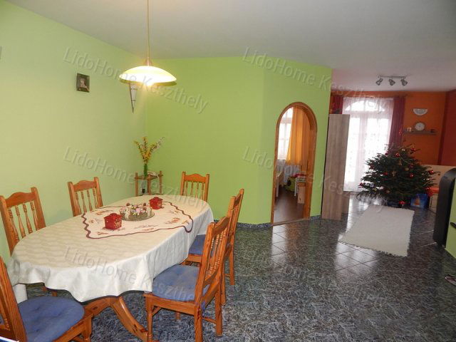 Eladó ikerház, Vonyarcvashegyen 270 M Ft, 14+4 szobás