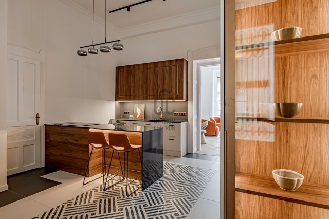 Eladó téglalakás, Budapesten, V. kerületben, Falk Miksa utcában