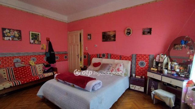 Eladó téglalakás, Kisújszálláson 16 M Ft, 4+1 szobás