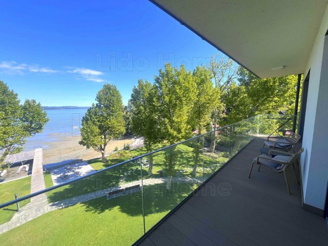 Eladó téglalakás, Balatonbogláron 249.99 M Ft, 4 szobás