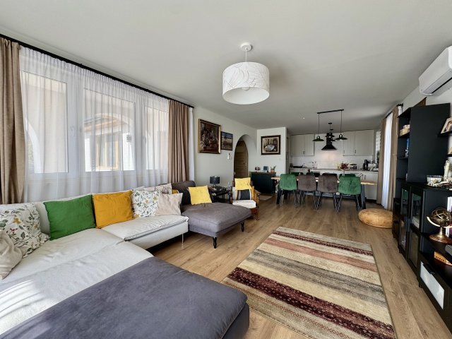 Eladó családi ház, Vonyarcvashegyen 229 M Ft, 5 szobás