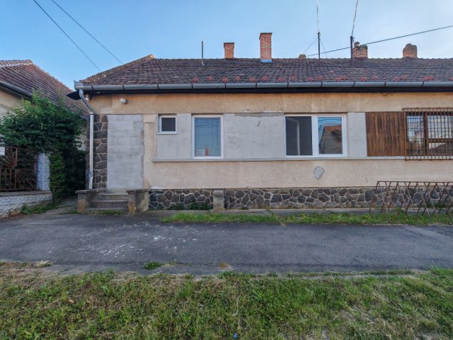 Eladó ikerház, Nagylócon 17 M Ft, 2 szobás