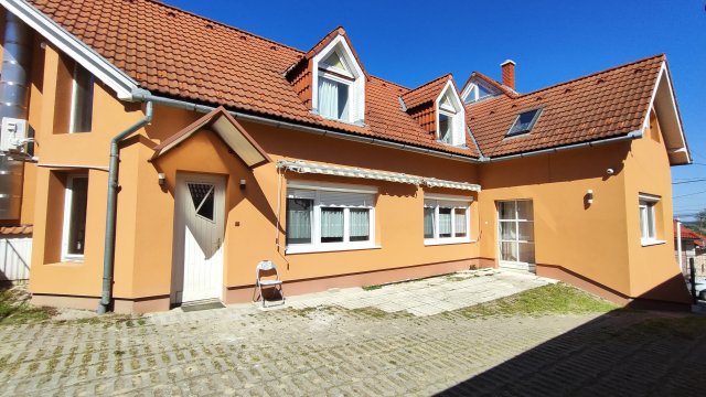Eladó családi ház, Szekszárdon, Ezerjó utcában 89.9 M Ft