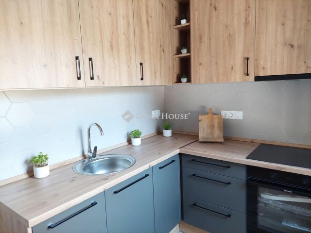 Eladó panellakás, Pécsett, Tildy Zoltán utcában 50.9 M Ft