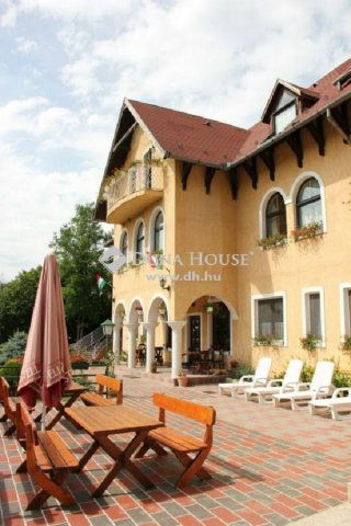 Eladó családi ház, Domonyban 420 M Ft, 7 szobás