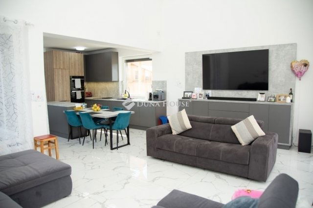 Eladó családi ház, Alsónémediben 149.9 M Ft, 4 szobás