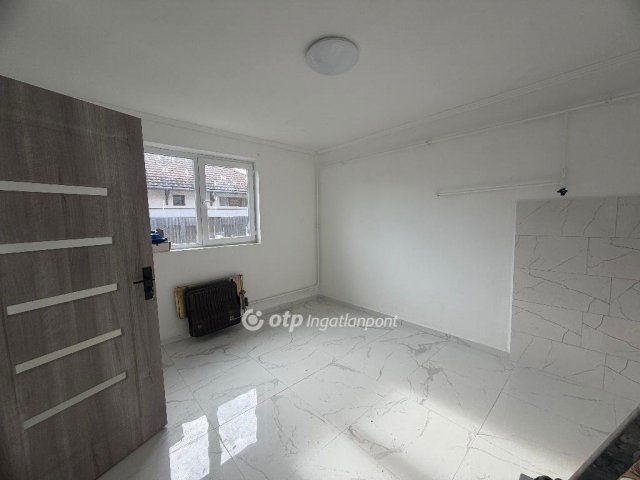 Eladó családi ház, Szabadkígyóson 30 M Ft, 2 szobás