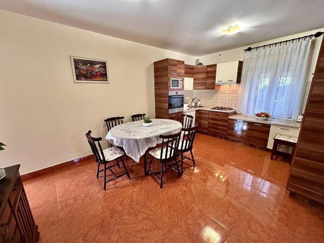 Eladó családi ház, Vácon 145 M Ft, 4+1 szobás