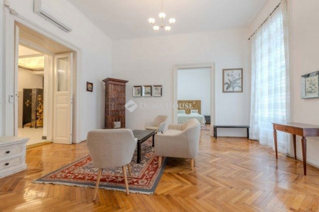 Eladó téglalakás, Budapesten, V. kerületben 259.9 M Ft, 3 szobás