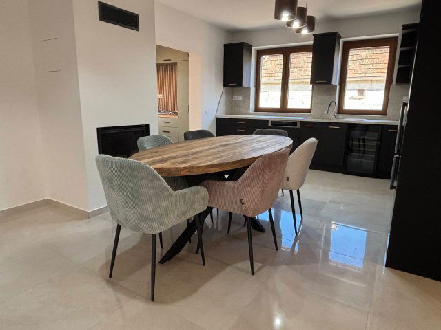 Kiadó családi ház, albérlet, Tatán 450 E Ft / hó, 3 szobás