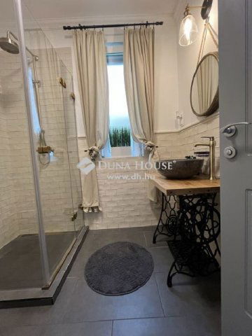 Eladó ikerház, Törökbálinton 325 M Ft, 5 szobás