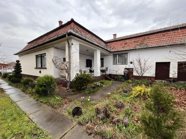 Eladó családi ház, Kiskőrösön 36.5 M Ft, 4 szobás