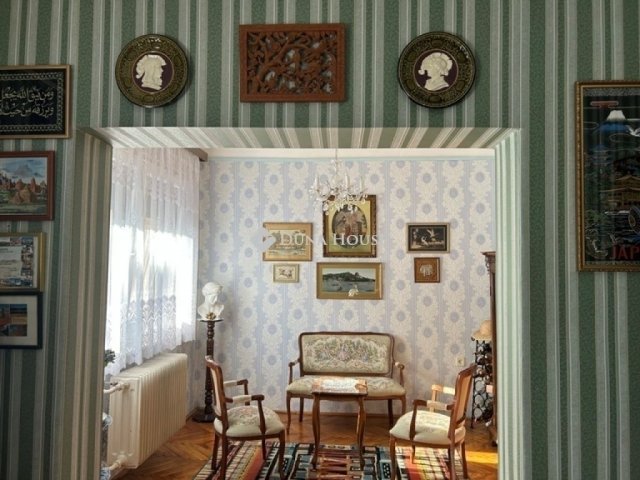 Eladó családi ház, Vácon 99 M Ft, 5 szobás