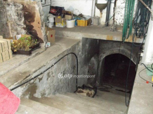 Eladó családi ház, Abasáron 65 M Ft, 3+3 szobás