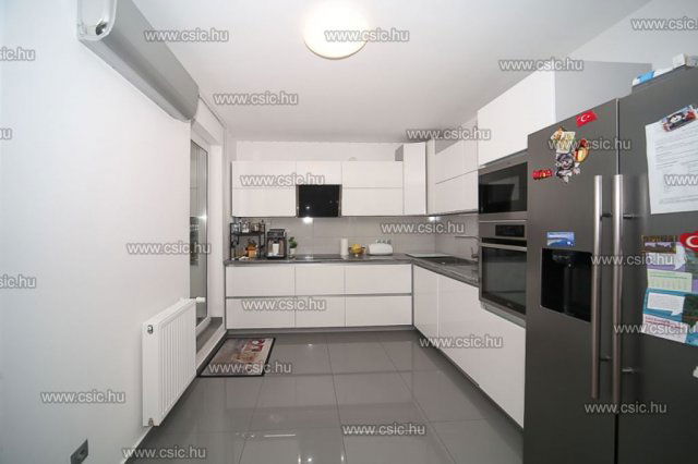 Eladó téglalakás, Pomázon 145.9 M Ft, 4 szobás