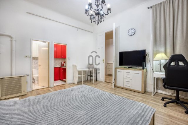 Eladó téglalakás, Budapesten, V. kerületben 71.9 M Ft, 1 szobás