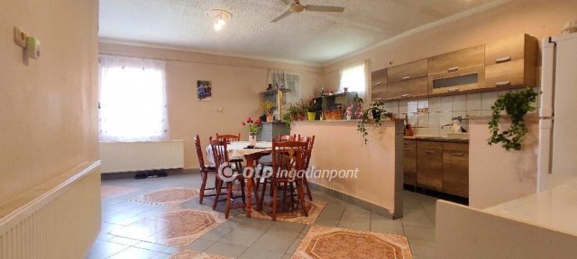 Eladó családi ház, Galgahévízen 38 M Ft, 3 szobás