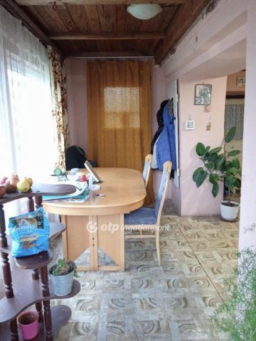 Eladó családi ház, Ajkán 22.5 M Ft, 3 szobás