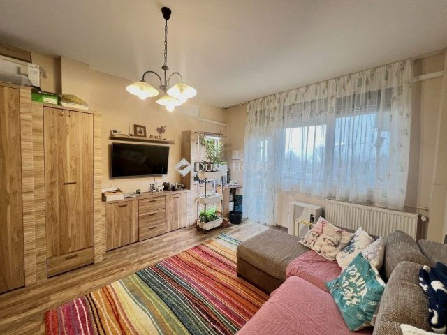 Eladó téglalakás, Veszprémben 66.99 M Ft, 3 szobás