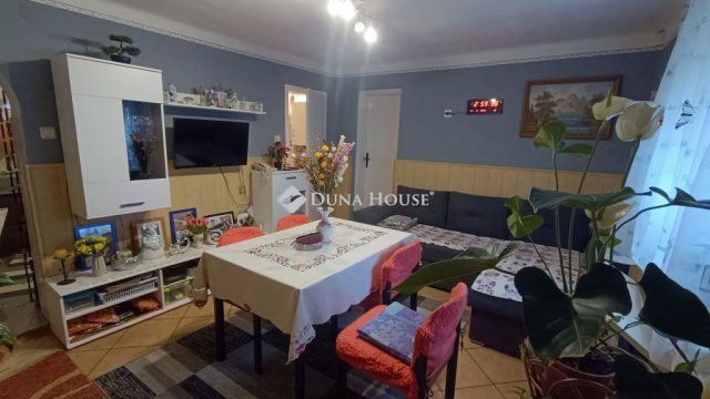 Eladó családi ház, Úrin 32 M Ft, 3 szobás