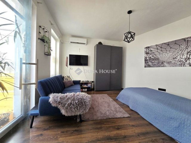 Eladó téglalakás, Pécsett 84.9 M Ft, 3 szobás