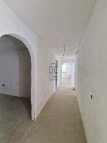 Eladó családi ház, Tóalmáson 60 M Ft, 8 szobás