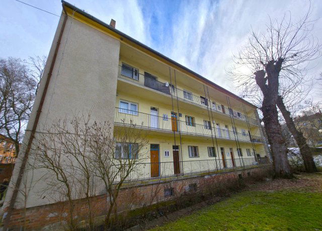 Eladó téglalakás, Ózdon 6.8 M Ft, 1 szobás