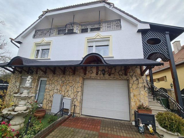 Eladó családi ház, Gödöllőn 199.9 M Ft, 9 szobás