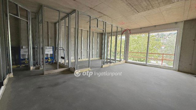 Eladó téglalakás, Balatonalmádiban 99.584 M Ft, 2 szobás