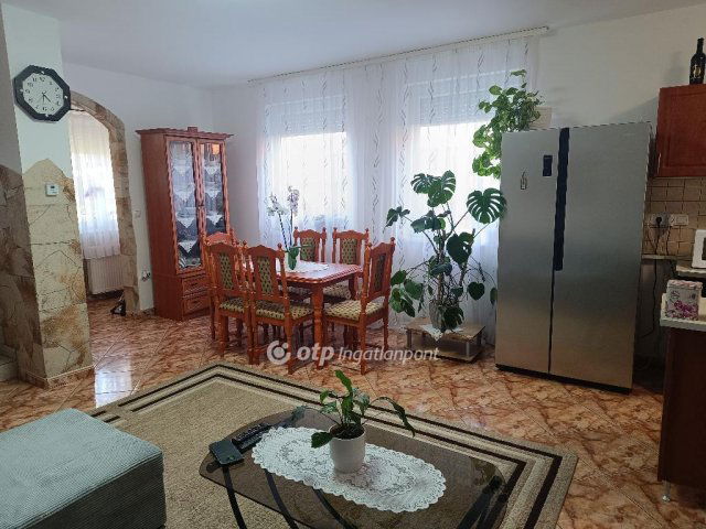 Eladó ikerház, Szigethalmon 78.5 M Ft, 2+2 szobás