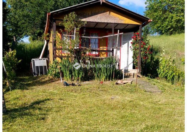 Eladó nyaraló, Bajon 7.9 M Ft, 1 szobás / költözzbe.hu