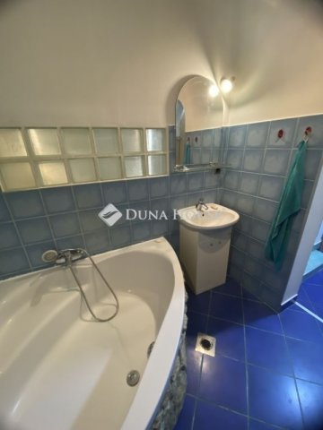 Eladó téglalakás, Budapesten, VII. kerületben 64 M Ft, 2 szobás